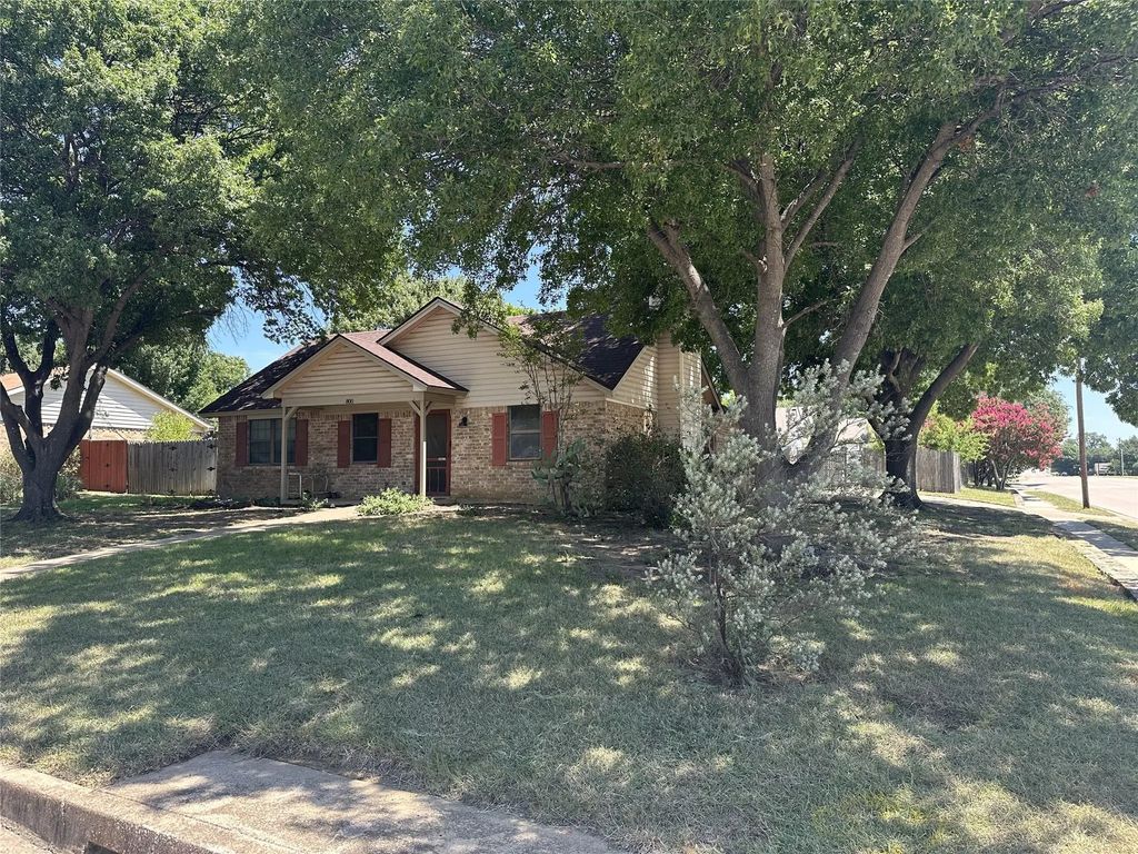800 Pine Mountain Drive, Burleson