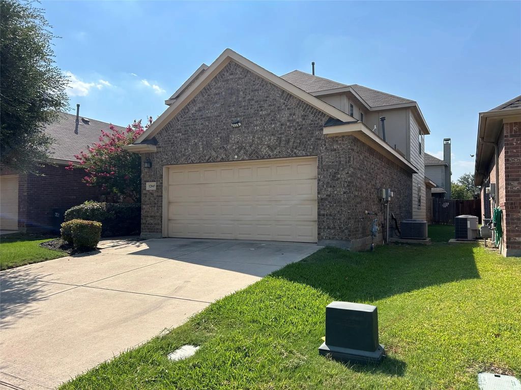 12045 Walden Wood Drive, Fort Worth