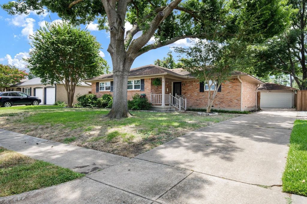 619 Stardust Lane, Richardson