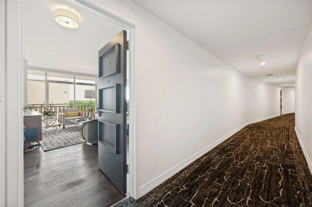 6211 W Northwest Highway 604, Dallas