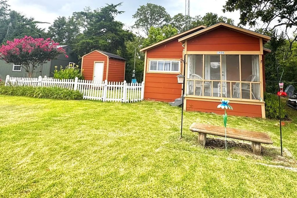 1926 Private Road 3344, Greenville