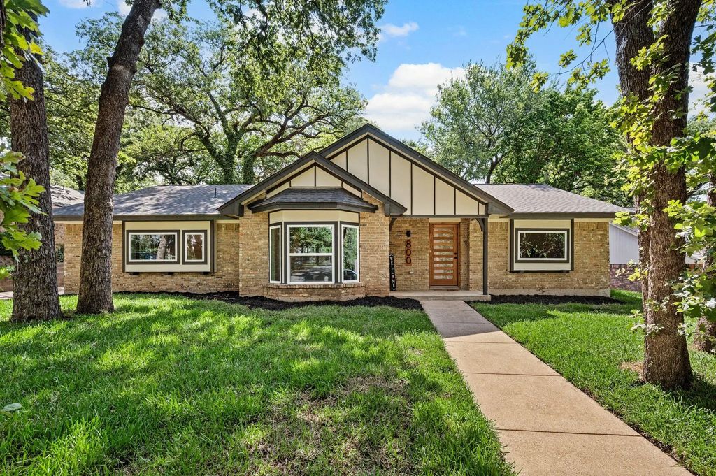 800 Tanglewood Lane, Arlington