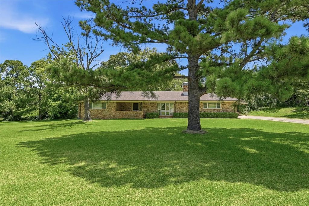 820 Layne Drive, Denison