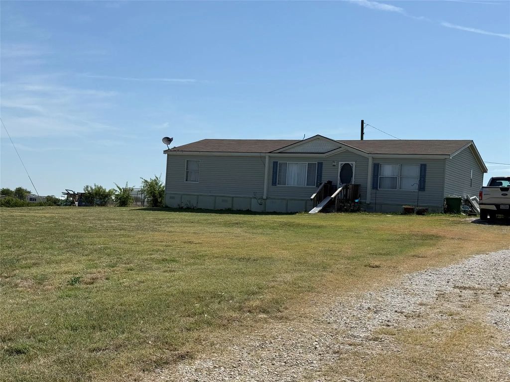 451 Coyote Trail, Rhome