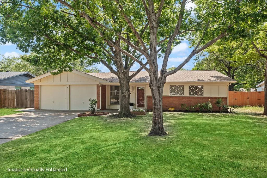 1332 Harrison Lane, Hurst