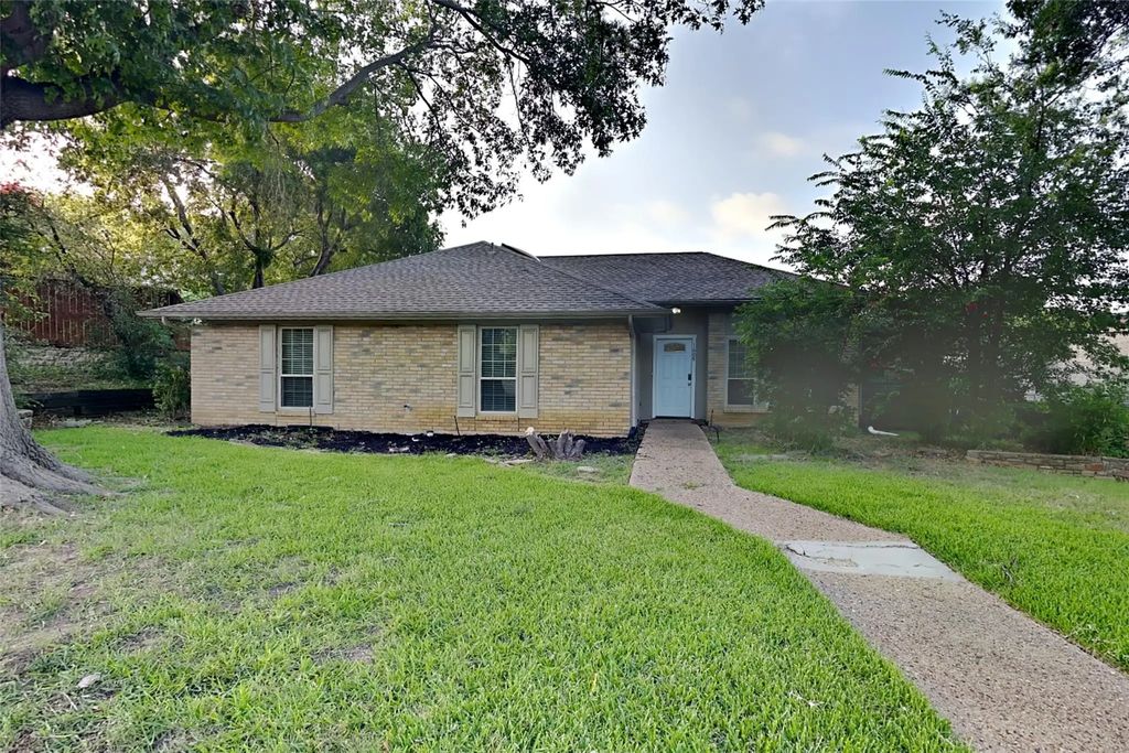 1608 Railhead Place, Carrollton