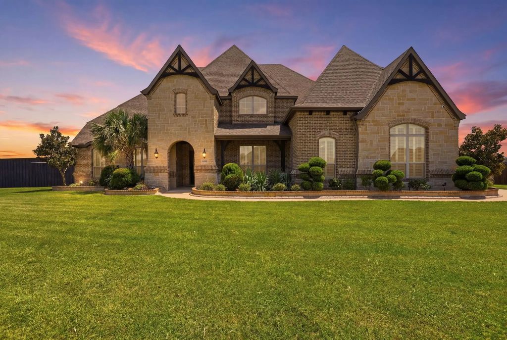 8260 Faithful Drive, Waxahachie