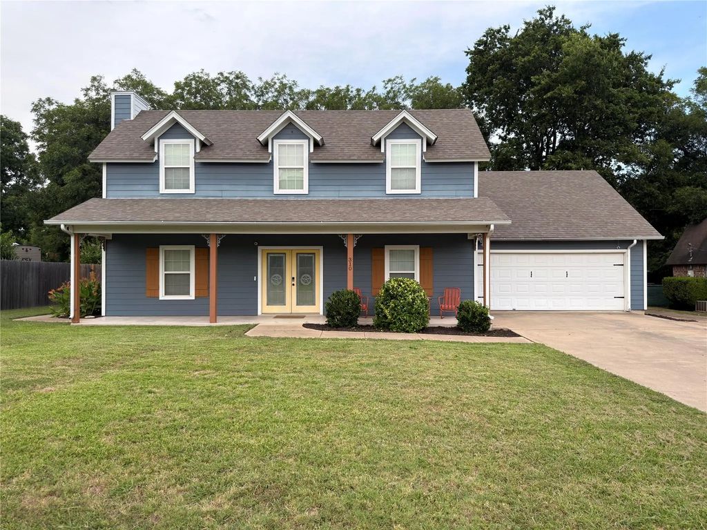 310 Glen Rose Avenue, Cleburne