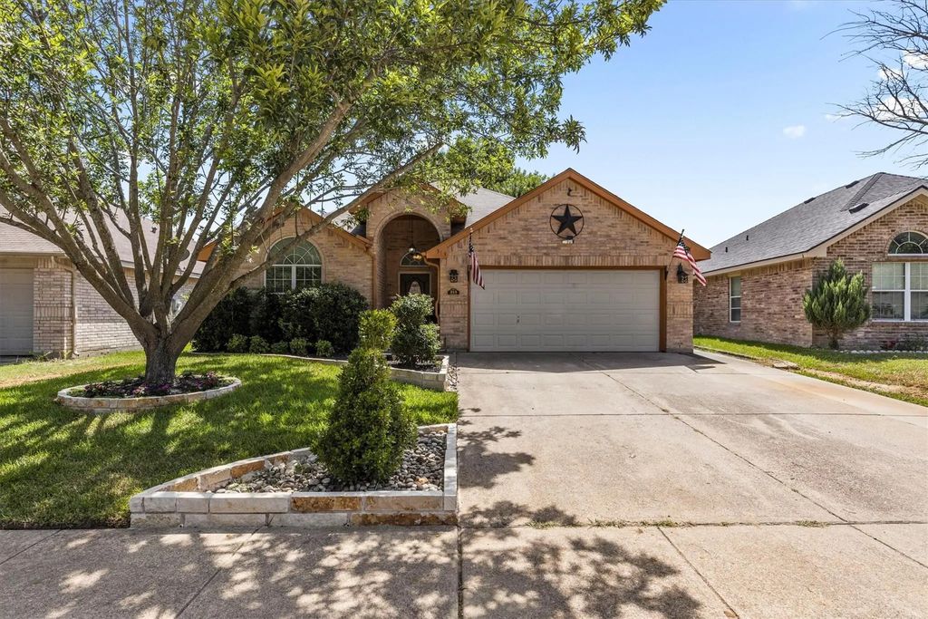313 Leisure Lane, Waxahachie