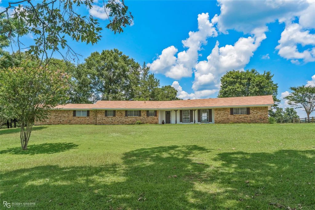 1241 Country Club Circle, Minden