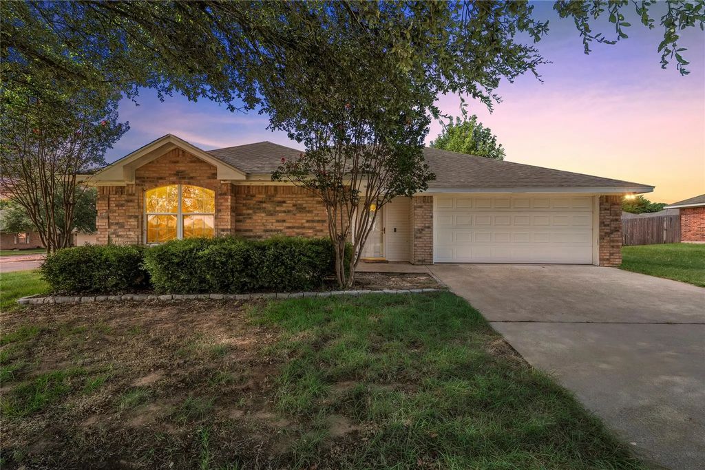 100 W Jade Drive, Hewitt