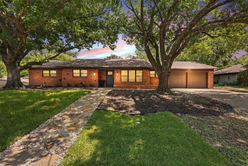 6113 Whitman Avenue, Fort Worth