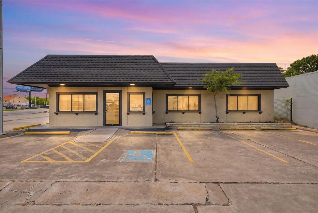 2501 Franklin Avenue, Waco