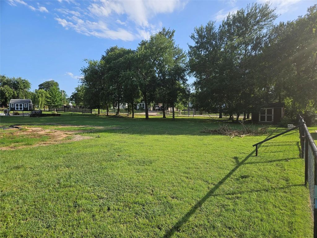 102 Heritage Place, Glen Rose