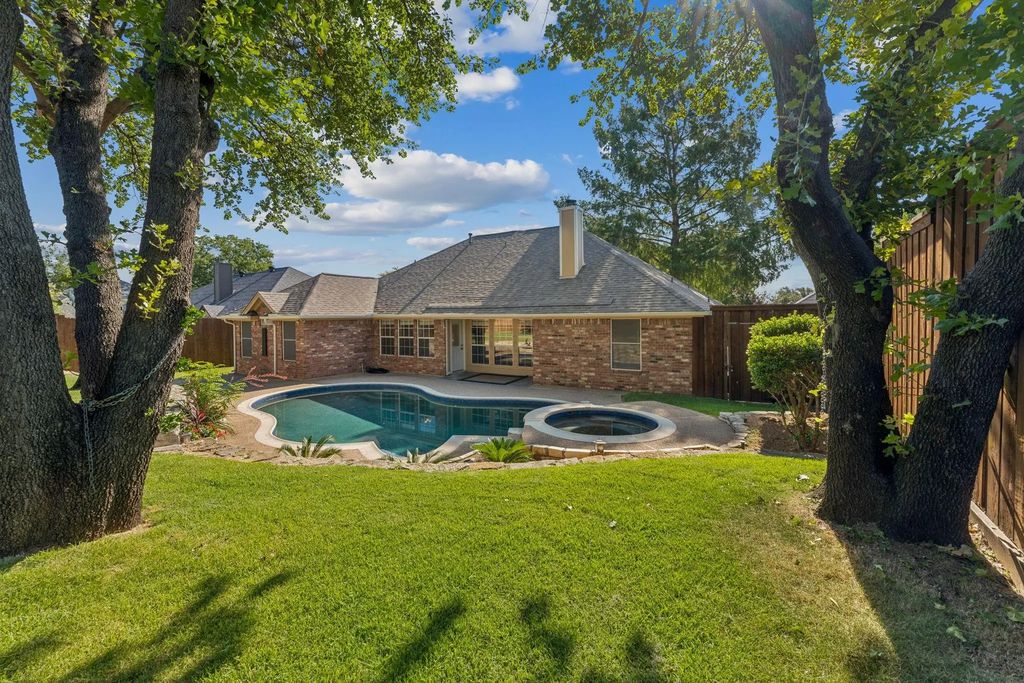 7329 Hidden Oaks Drive, North Richland Hills