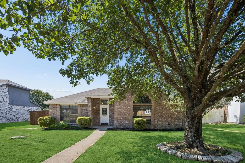 825 Weaver Street, Cedar Hill