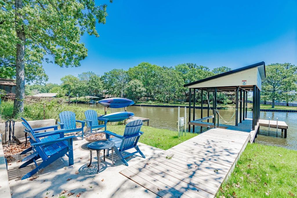 202 Sunray Street, Mabank