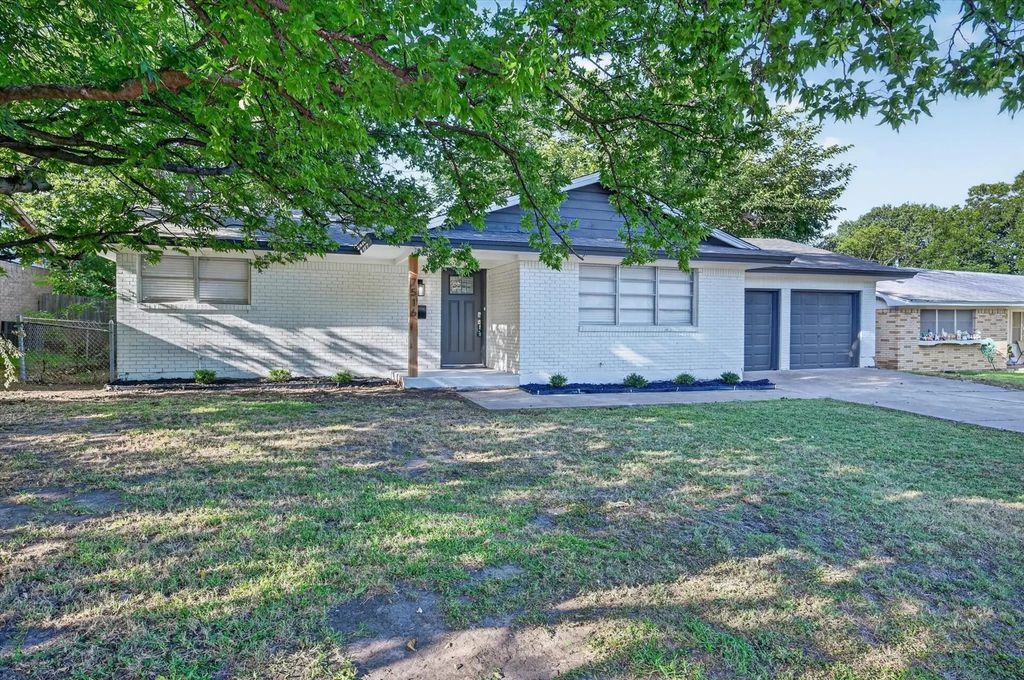 7516 S College Circle, North Richland Hills