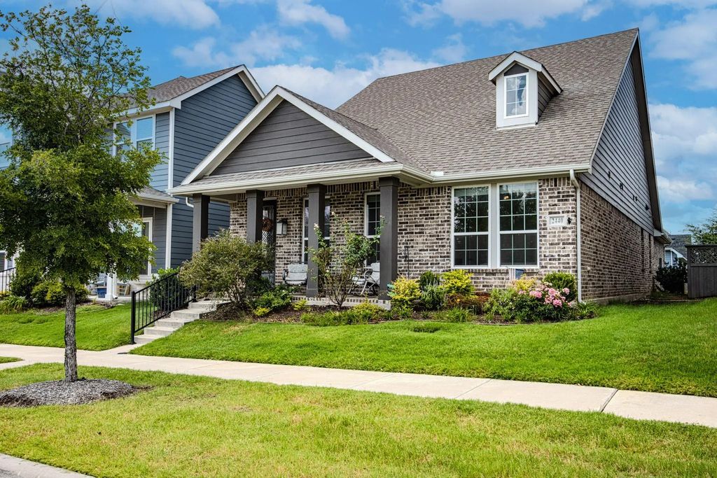 2440 Elm Place, Northlake