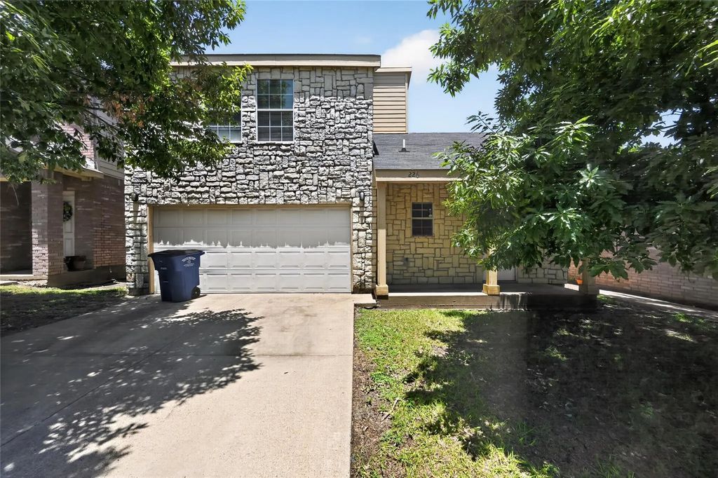 226 Cliff Heights Circle, Dallas