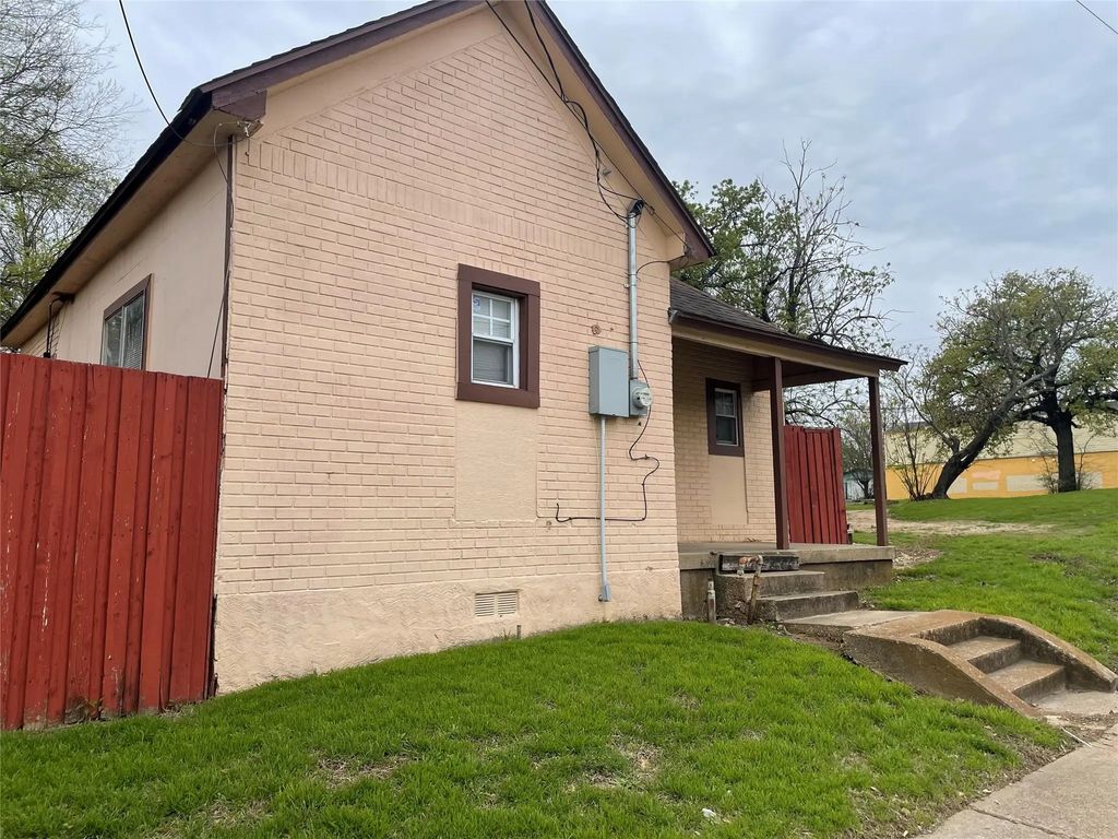 1208 E 8th Street, Dallas