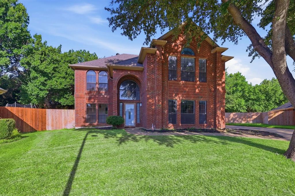 2422 Black Spruce Court, Arlington