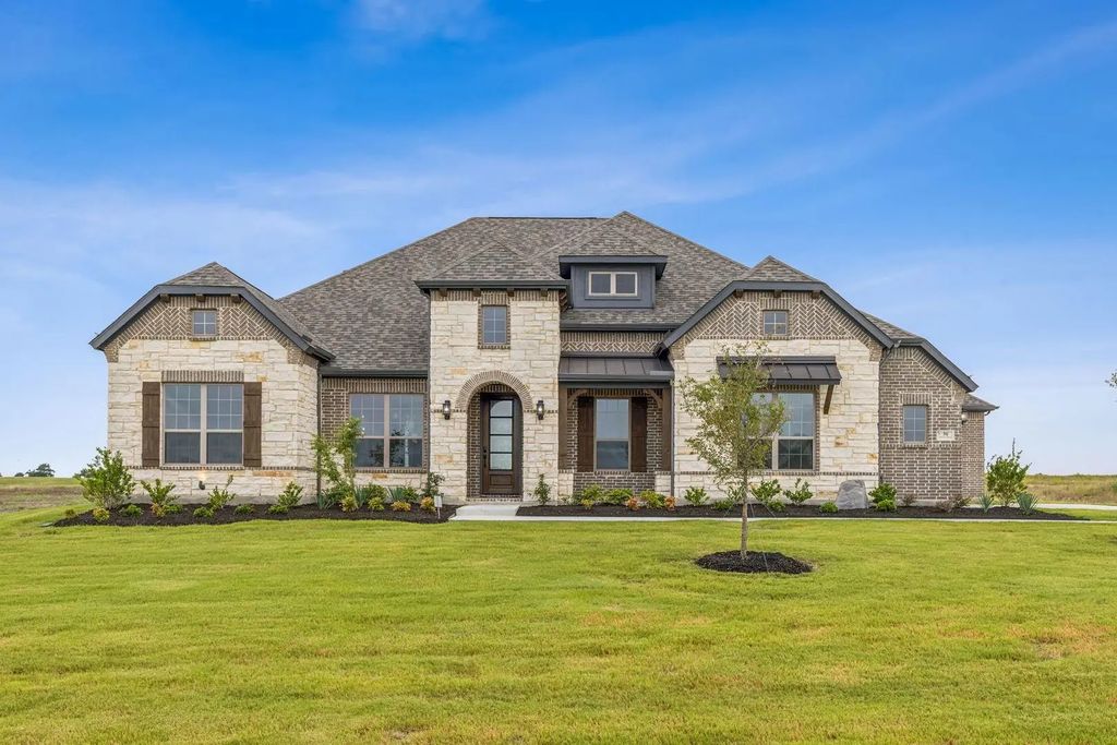117 Swan Lake Drive, Waxahachie