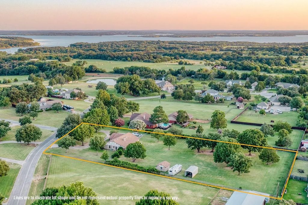 1701 N Saint Charles Avenue, Pilot Point