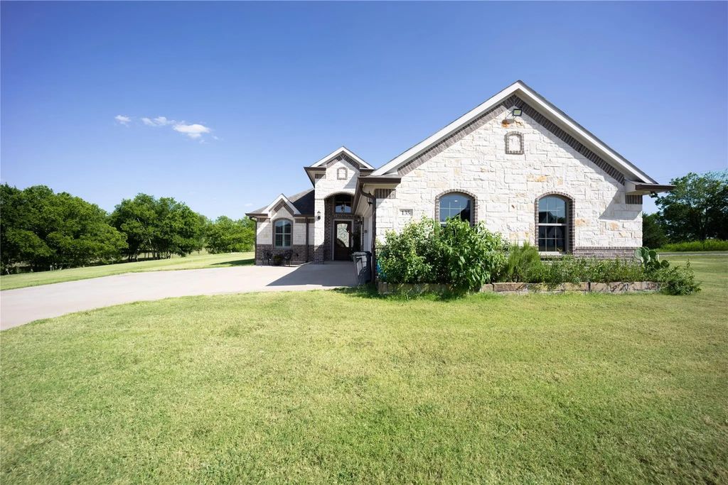 135 Turnberry Lane, Corsicana