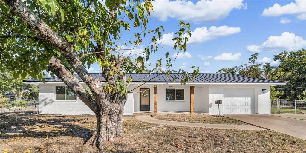 217 Shady Street, Marlin