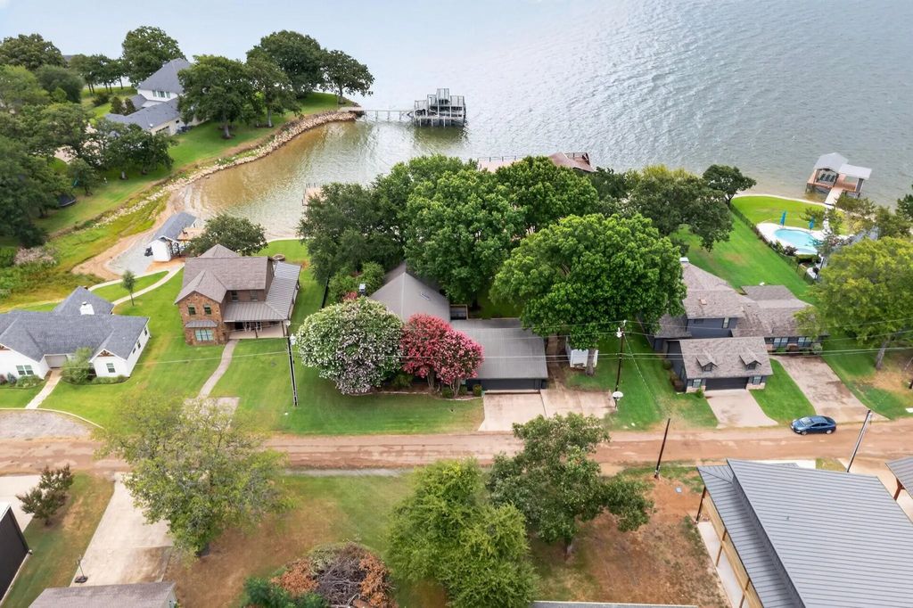305 Rock And Roll Lane, Mabank