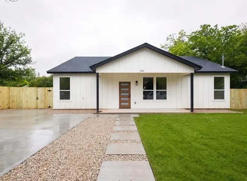 1319 Brady Avenue, Brownwood
