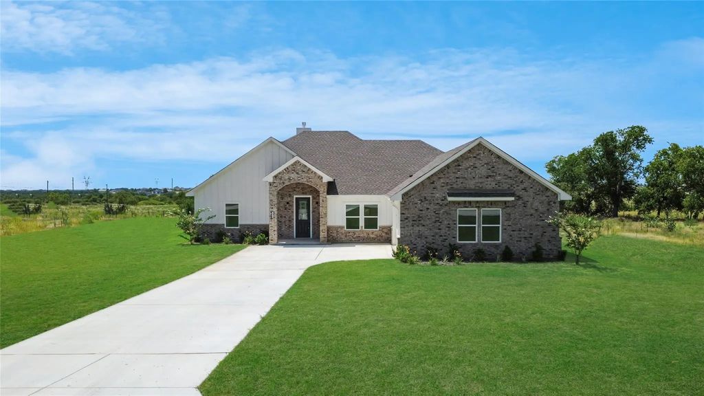 1020 Don Eve Court, Azle