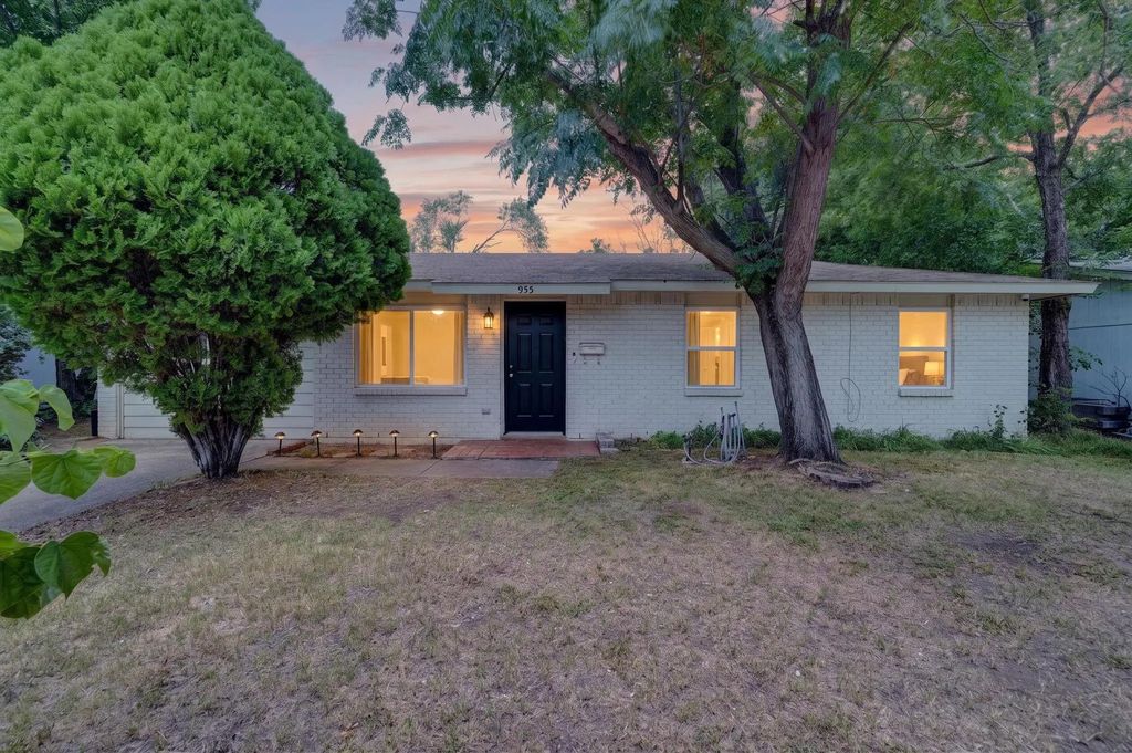 955 Ashwood Drive, Lewisville