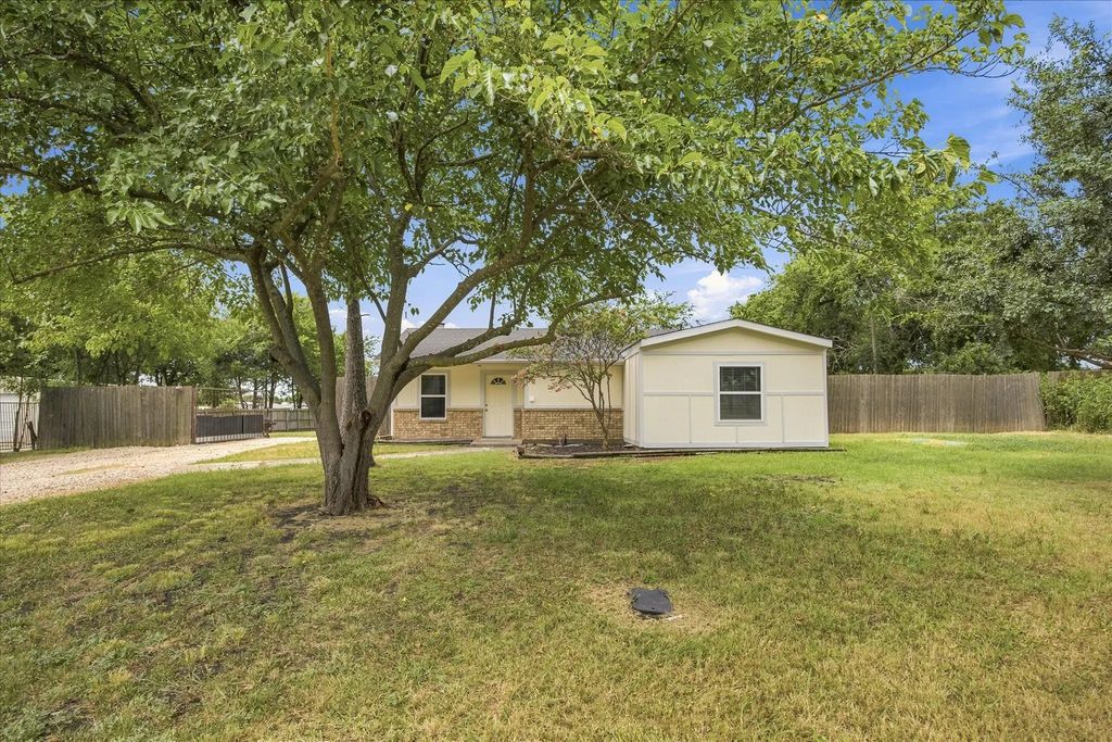 1058 Blackland Drive, Royse City
