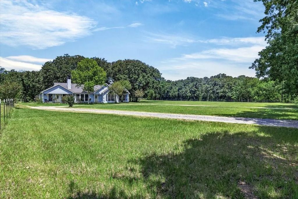 12281 County Road 2149, Kemp