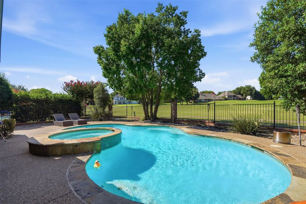 902 Riviera Drive, Mansfield