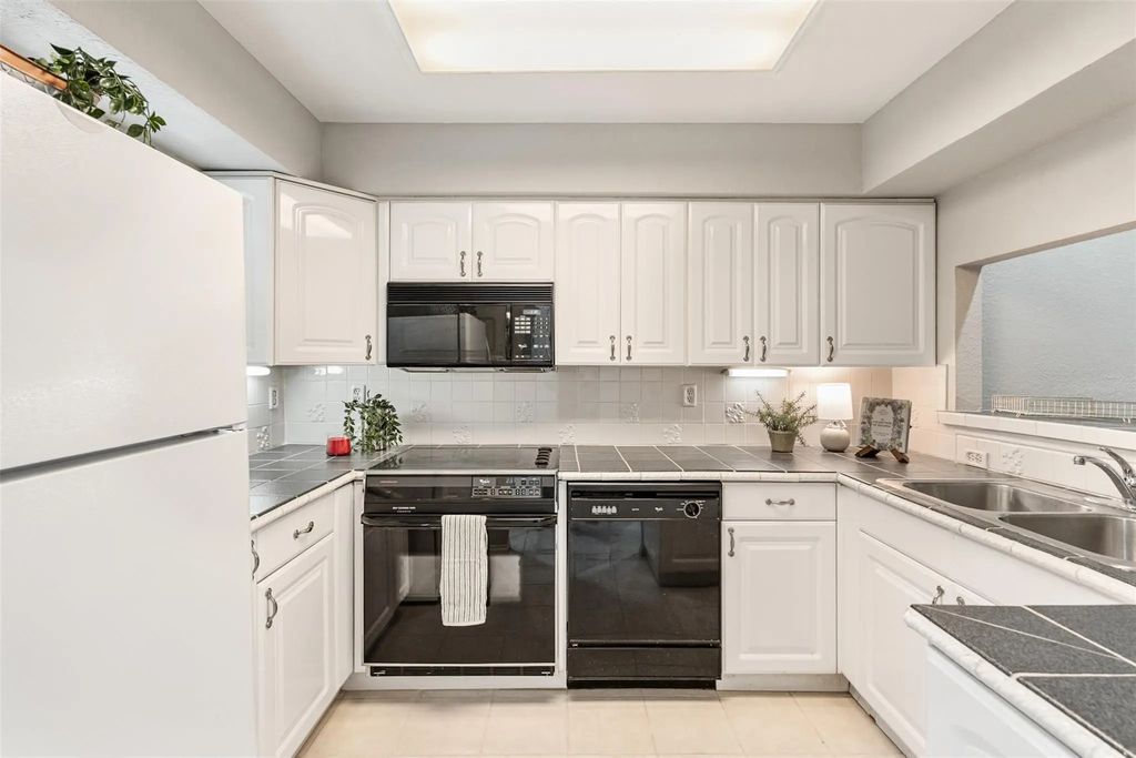 2732 Copper Creek Drive 202, Arlington