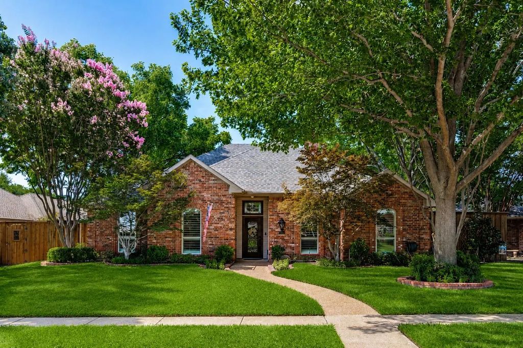 725 Greenway Drive, Coppell