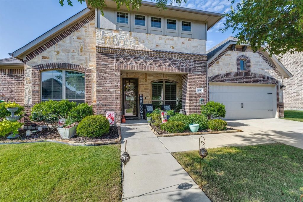 418 Valley Brook Court, Waxahachie