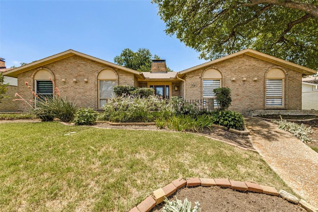 7736 El Santo Lane, Dallas