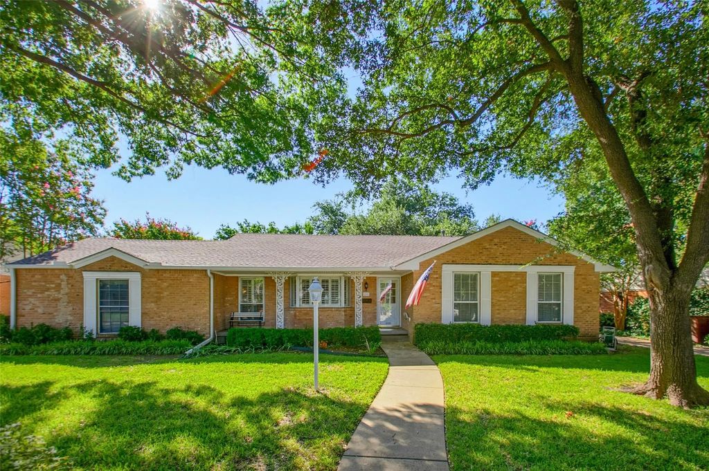 200 N Weatherred Drive, Richardson