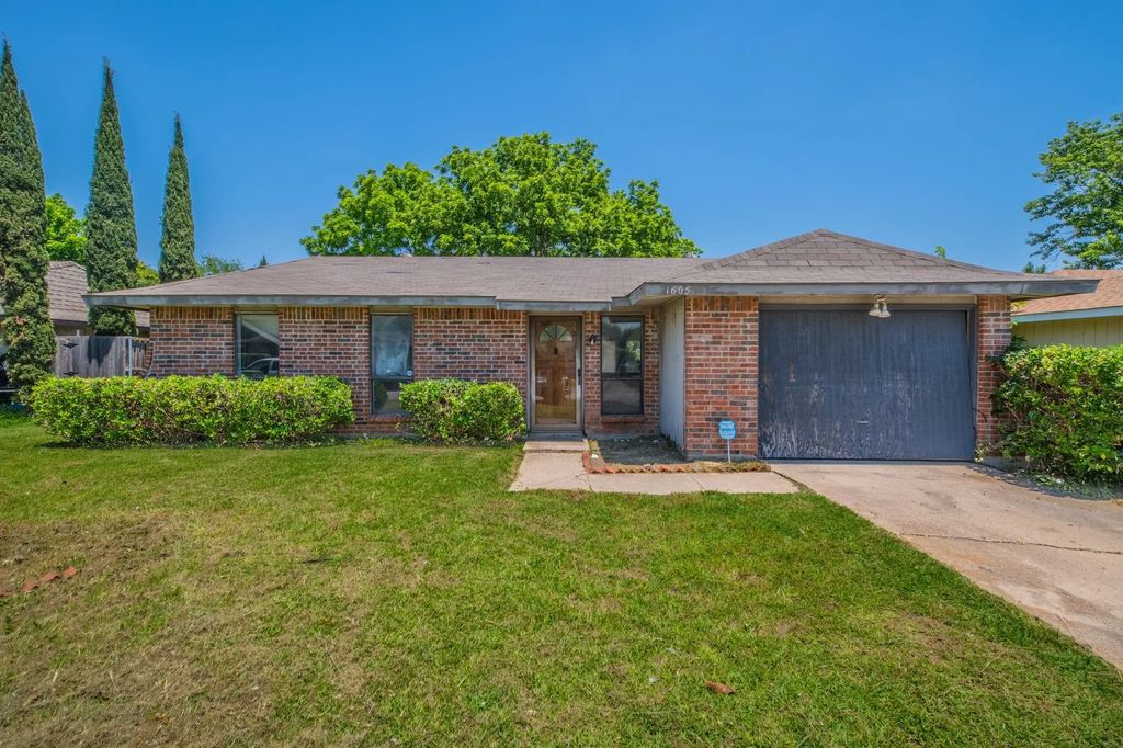 1605 Whiteoak Drive, Garland