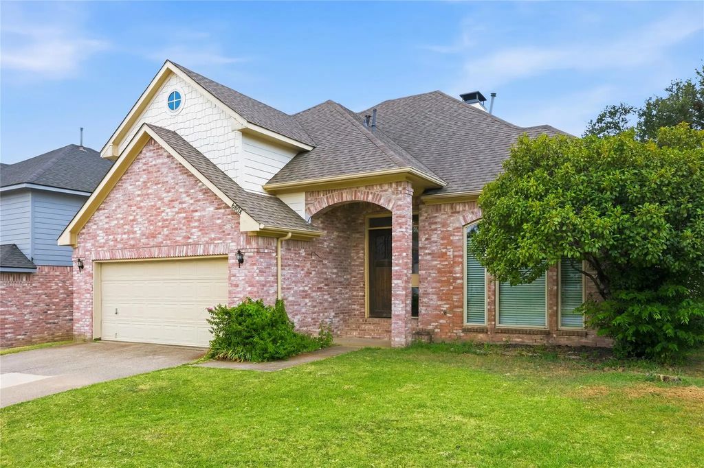 6808 Greenleaf Drive, North Richland Hills
