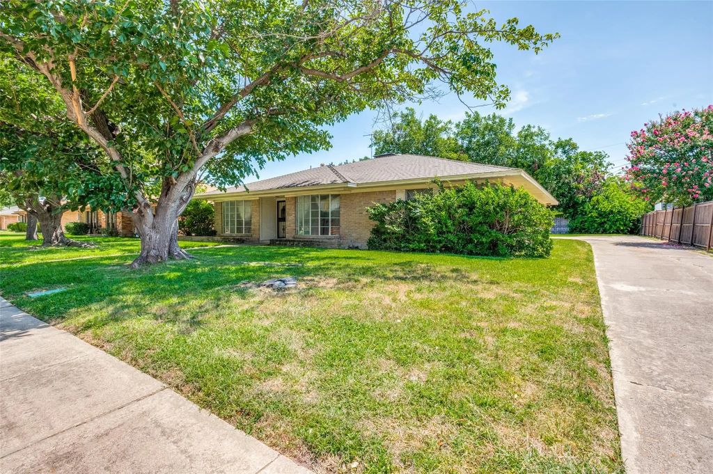 10512 Royal Chapel Drive, Dallas