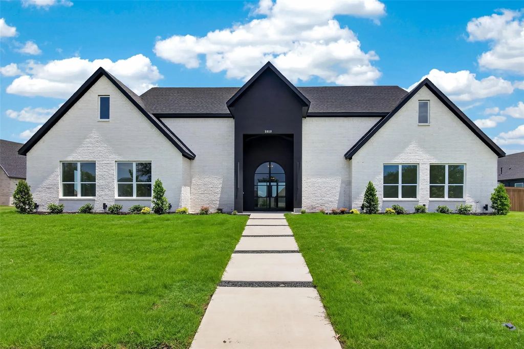 1010 Devonshire Drive N, Forney