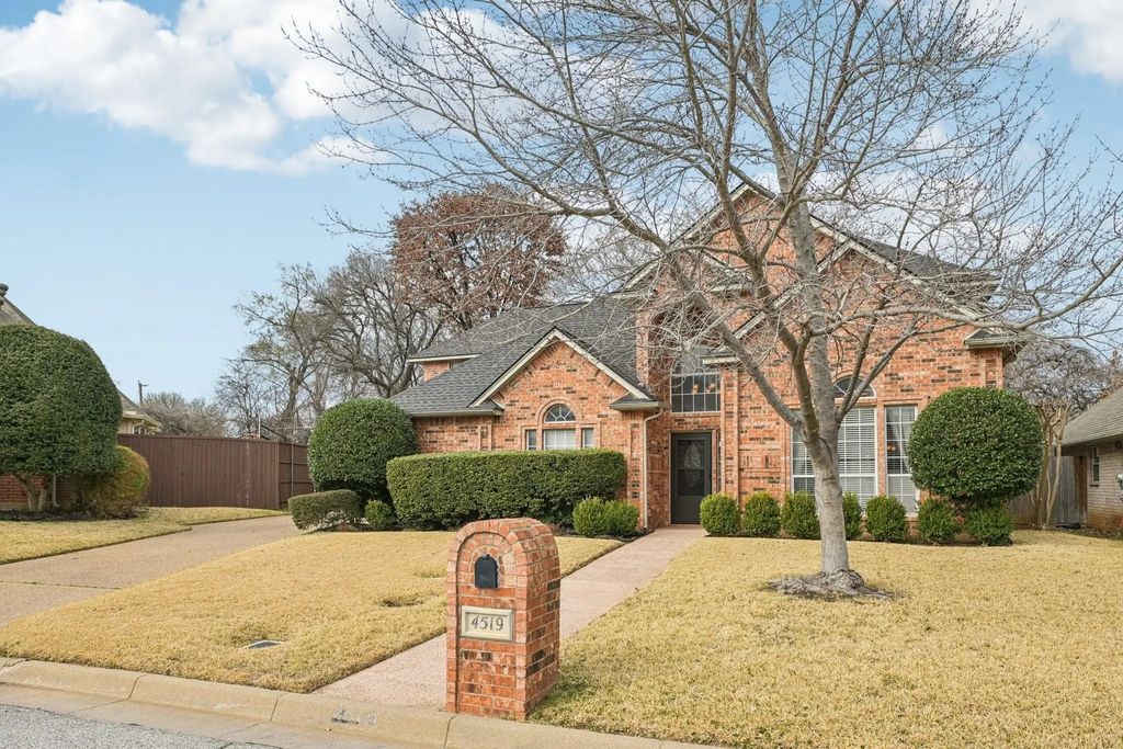 4519 Edge Creek Lane, Arlington