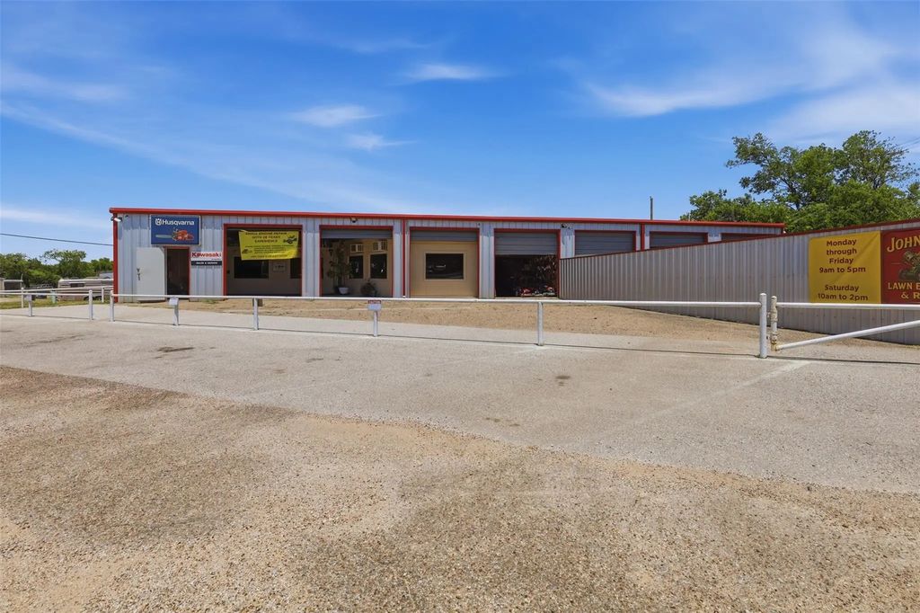 1605 S Main Street A, Cleburne