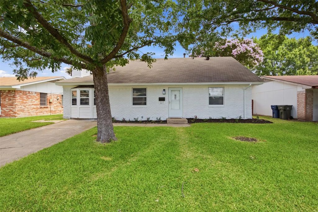 1217 Rosewood Hills Drive, Garland