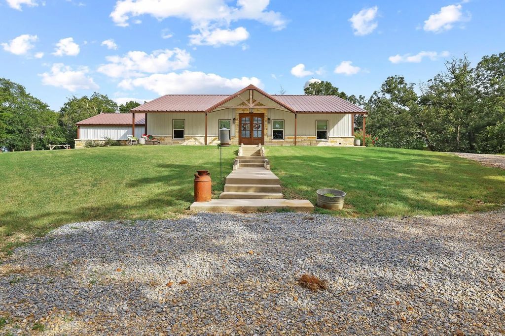 1394 Us Highway 69, Denison